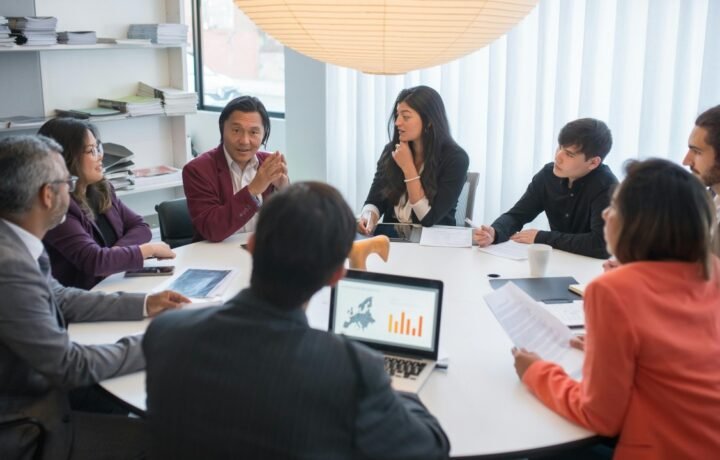 How to Conduct Effective Team Meetings in 2026