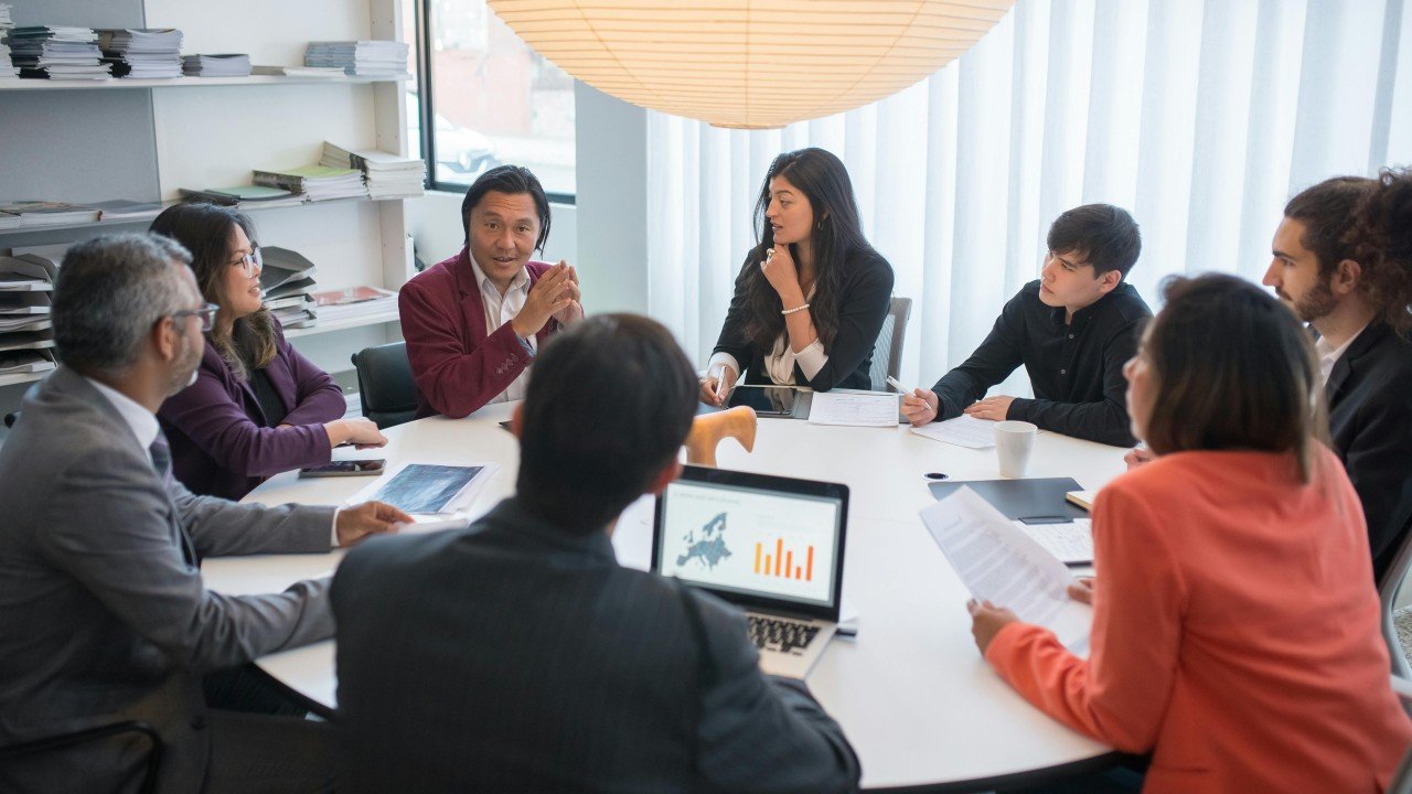 How to Conduct Effective Team Meetings in 2026